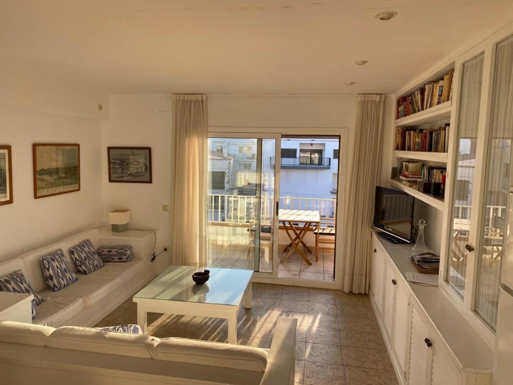 Port De'N Perris Apartment L'Escala Exterior photo